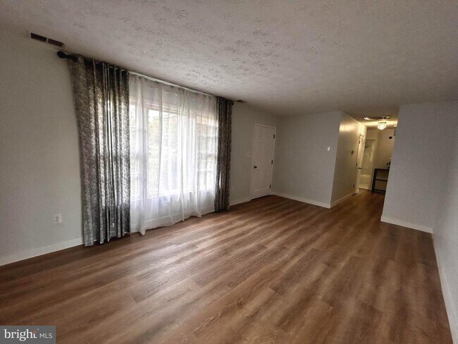 Foto del edificio - 112 Virginia Dr