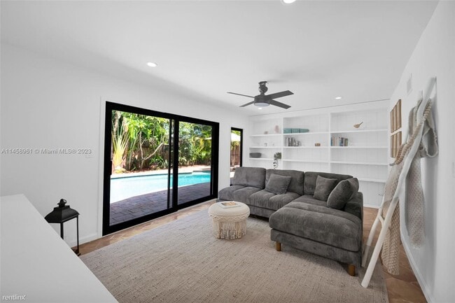 Building Photo - 3 br, 2 bath House - 121 NW 55th St # 1