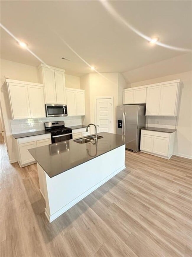 Building Photo - Beautiful Home in a Great Location