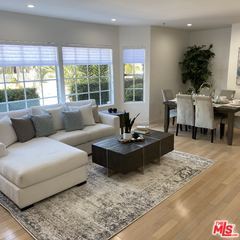 Foto del edificio - 2222 Neilson Wy