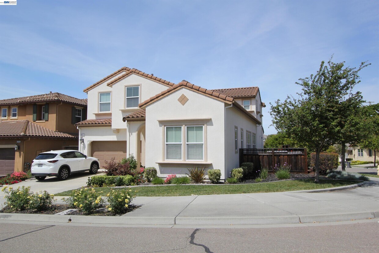 Building Photo - 5202 Salerno Dr