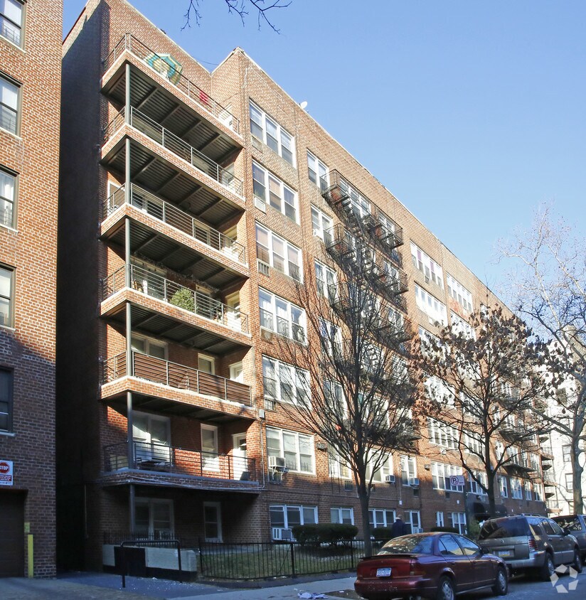 Primary Photo - 330 E 19th St