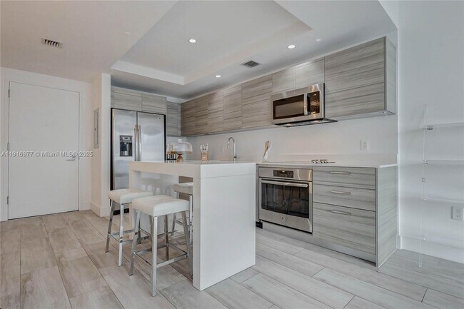 Foto del edificio - 121 NE 34th St