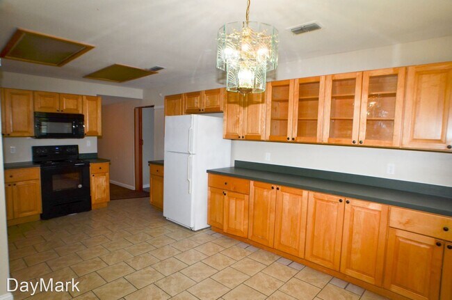 Building Photo - 4 br, 2 bath House - 794 La Marche Dr