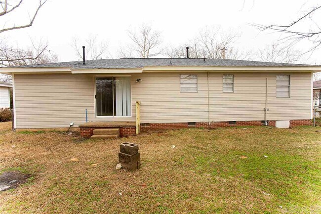 Building Photo - 105 Lancaster Rd