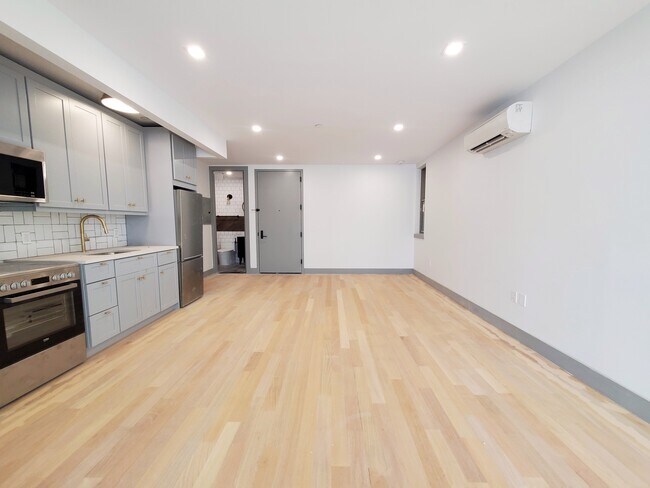 Building Photo - 412 Suydam St