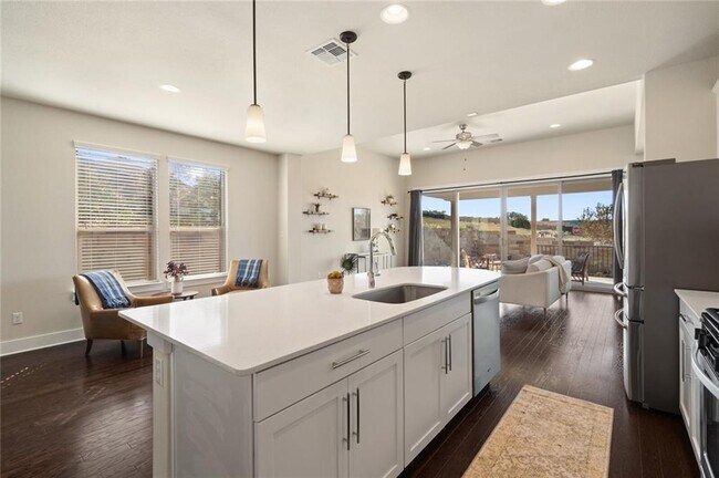 Foto del edificio - 5414 Traviston Dr