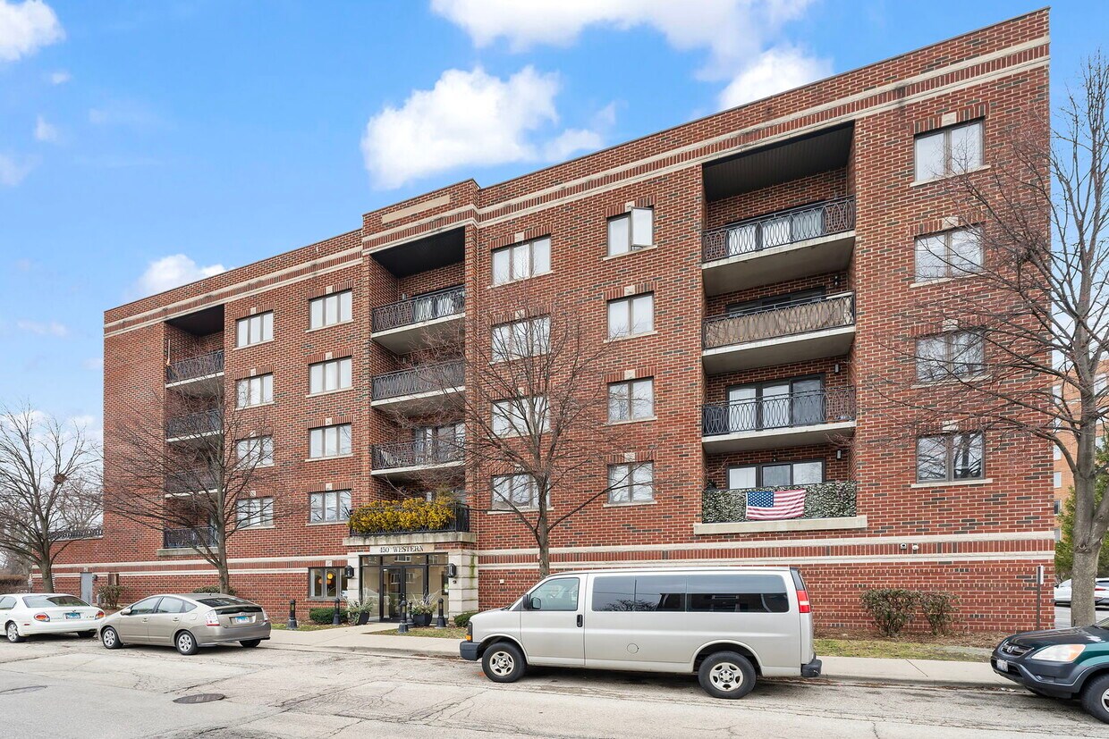 Primary Photo - 450 Western Ave