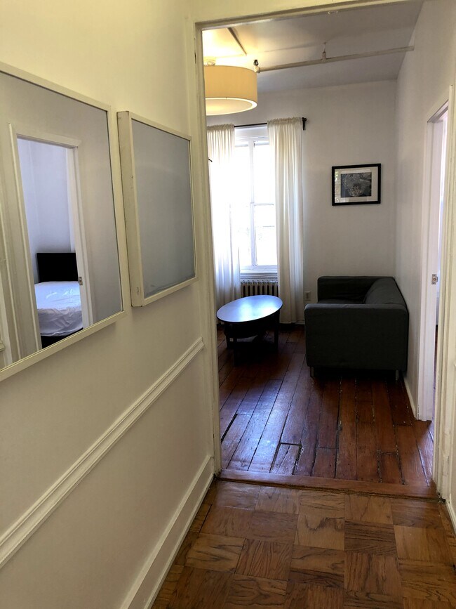 Foto del edificio - 229 E 9th St
