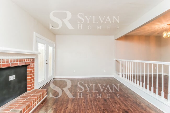Building Photo - Spacious 2BR 2.5BA Home for You
