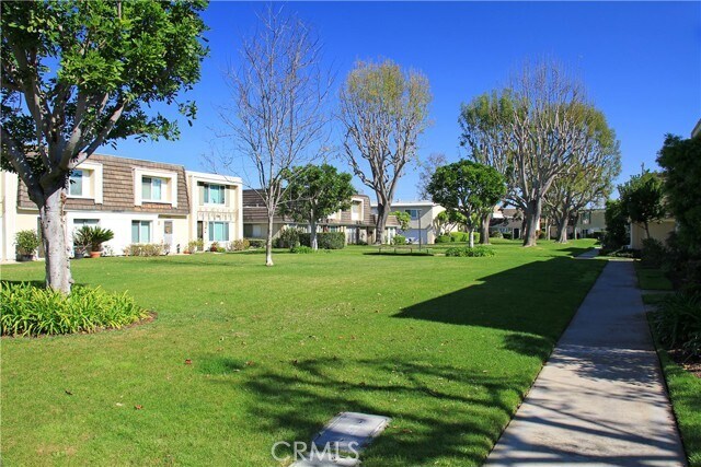 Foto del edificio - 10035 Sparrow Ave