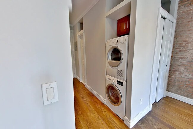 Building Photo - 53 Leroy St