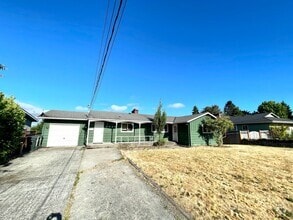 Building Photo - 1116 N Skyline Dr