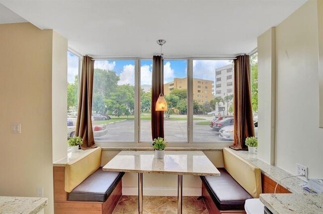 Foto del edificio - 250 180th Dr