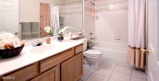 Building Photo - 15820 Knoll Trail Dr