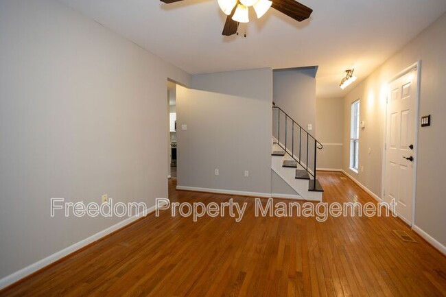 Building Photo - 5685 Roundtree Dr