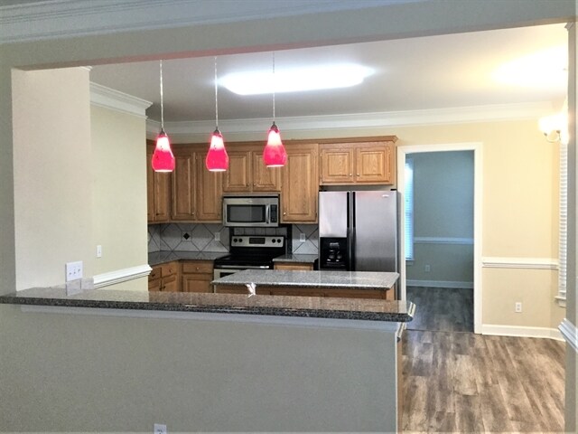 Foto del edificio - 8401 Forest Shadow Cir