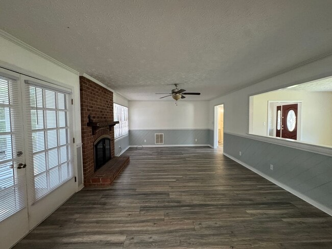 Foto del edificio - Charming 3 Bed 2.5 Bath Fayetteville Home