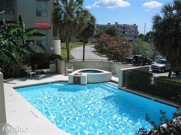 Primary Photo - 1300 Marina Bay Dr