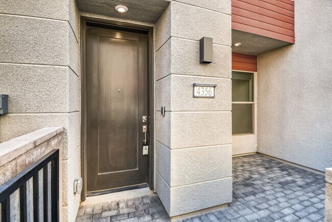 Foto del edificio - Stylish 2-Bedroom Townhome in Southwest Las Vegas