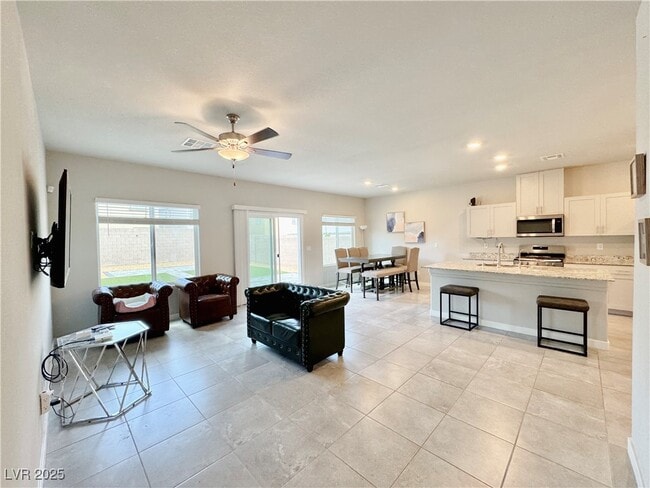 Building Photo - 7848 Pink Opal Ave