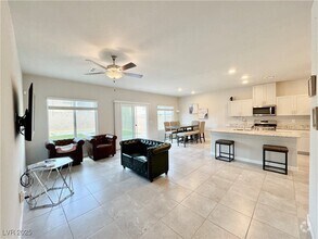 Building Photo - 7848 Pink Opal Ave