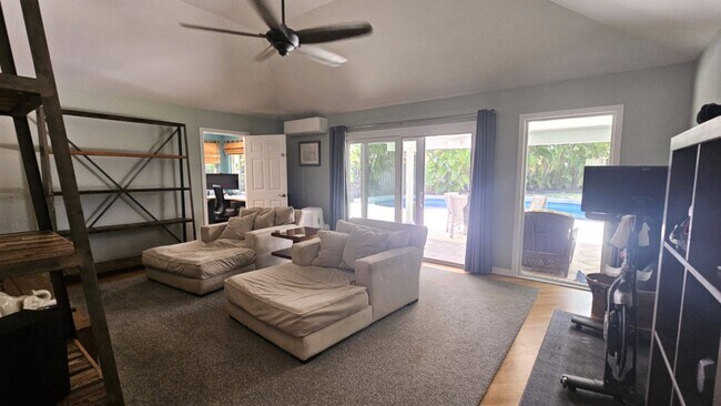 Foto del edificio - Prestigious Kailuana Loop.  Pool, Garage, ...