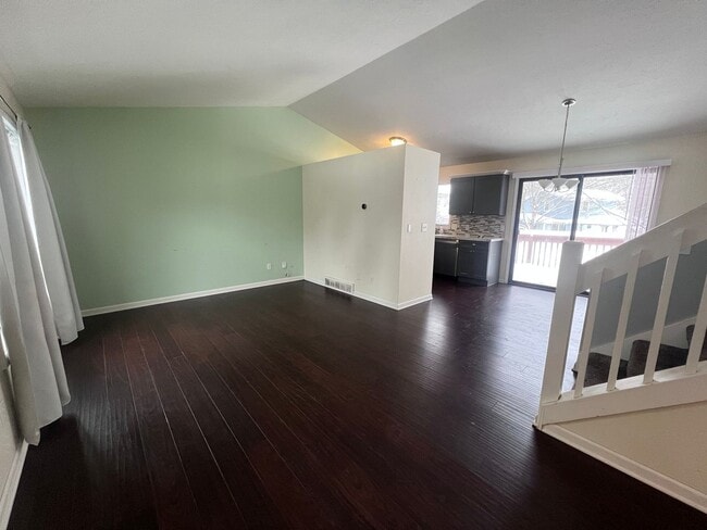 Foto del edificio - Single Family Home - Three Bedroom Tri-level!