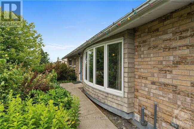 Building Photo - 12 Oakwood Ave