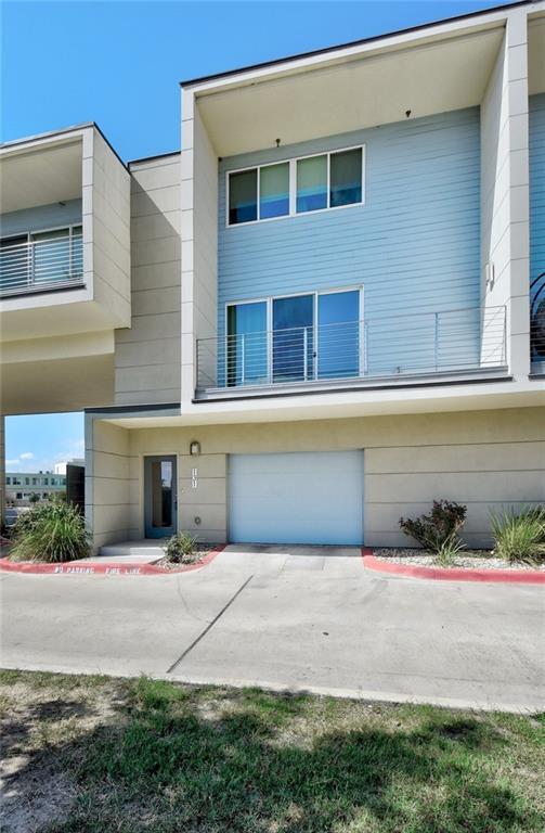 Building Photo - 604 N Bluff Dr