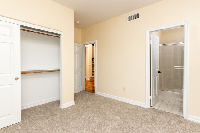 Foto del edificio - Stunning 5BR/4.5BTH Home in La Costa Oaks!!