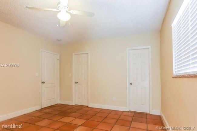 Foto del edificio - 10380 SW 26th St
