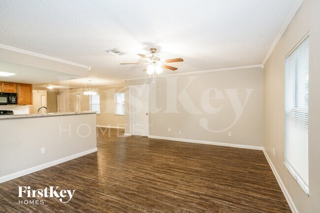 Building Photo - 812 W Sligh Ave