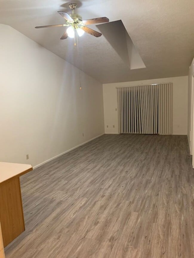 Foto del edificio - 705 Benjamin Ave