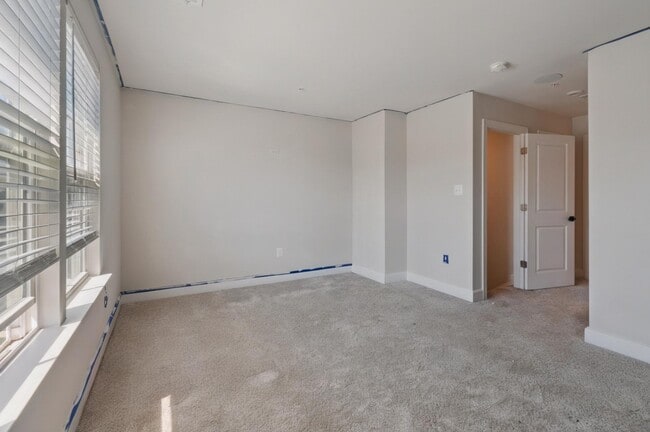 Building Photo - 306 Phoenix Dr