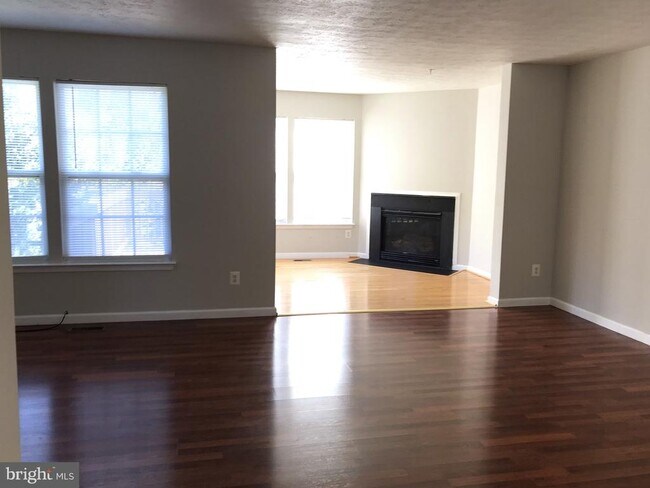 Foto del edificio - 4647 Harrier Way