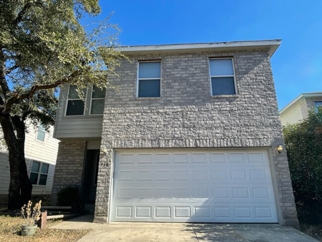 Building Photo - Spacious 3 Bedroom 2 Bath