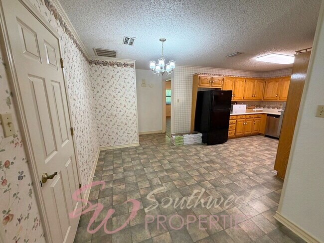 Foto del edificio - 2 bedroom 2 bath well maintained home close to city park!