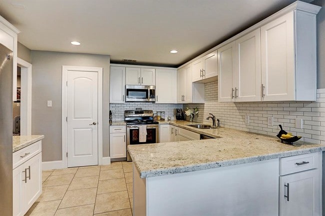 Building Photo - 7655 S Braeswood Blvd