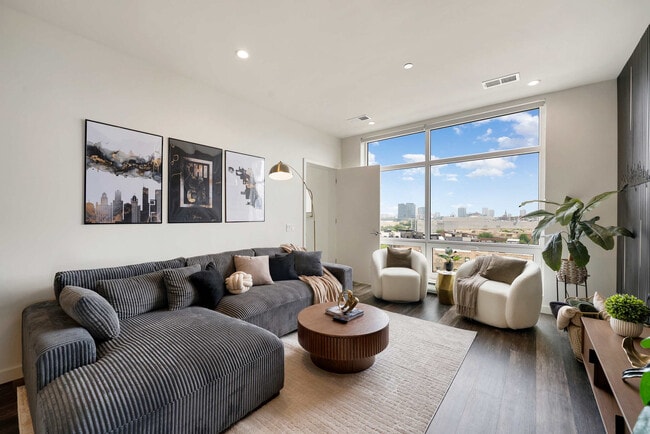 Building Photo - 1122 W Chicago Ave