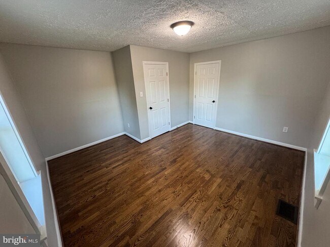 Foto del edificio - 124 Chandler Ct