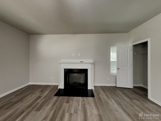 Building Photo - 233 Spring Knoll Dr