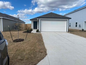 Building Photo - 451 Marty Allen Loop