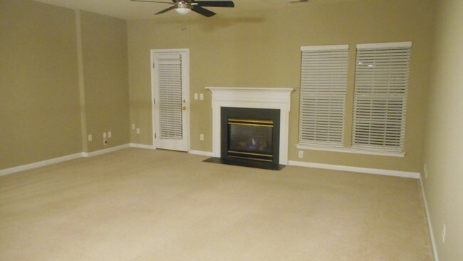 Building Photo - Ballantyne area townhouse
