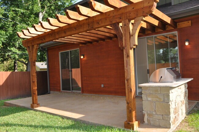 Foto del edificio - UT PRE-LEASE: Beautiful, Recently Construc...