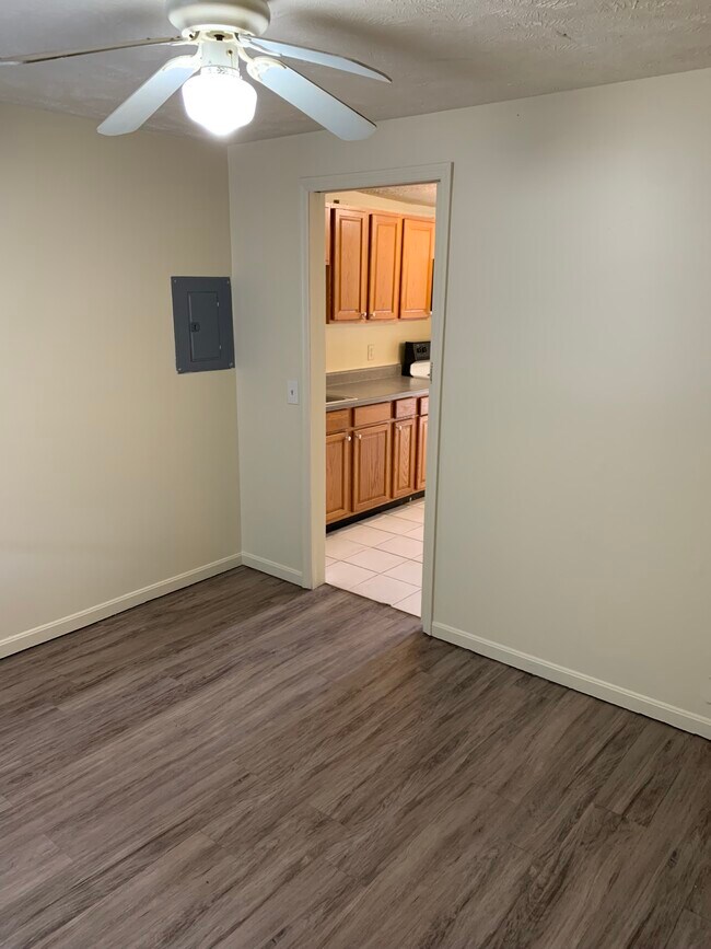 Foto del edificio - 8106 Blue Ash Rd