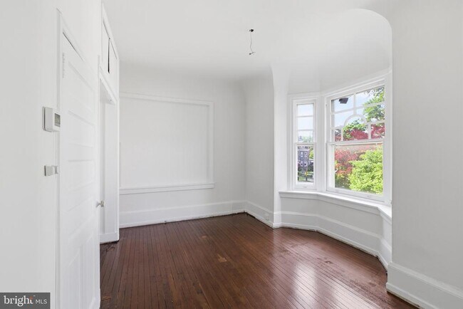 Foto del edificio - 5939 Drexel Rd