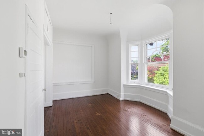 Building Photo - 5939 Drexel Rd