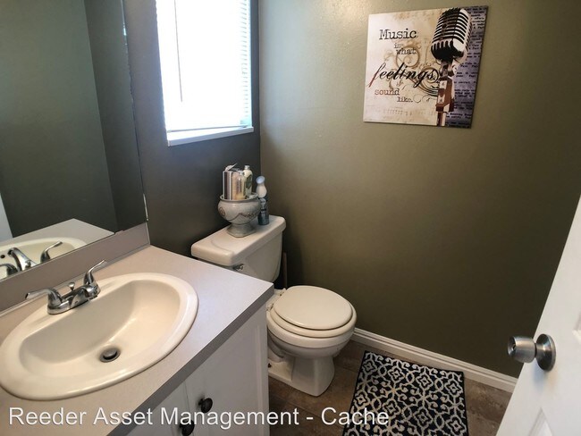 Foto del edificio - 2 br, 1.5 bath House - 235 West 1458 South