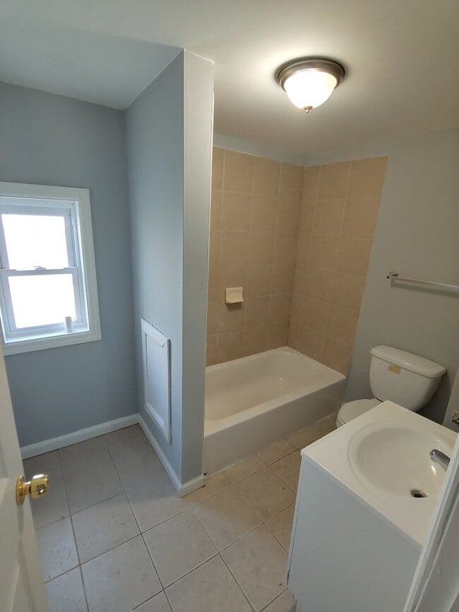 Building Photo - Gorgeous Point Breeze 2 bedroom house-